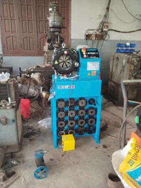 Giao máy bấm ống thuỷ lực về Gia Lai