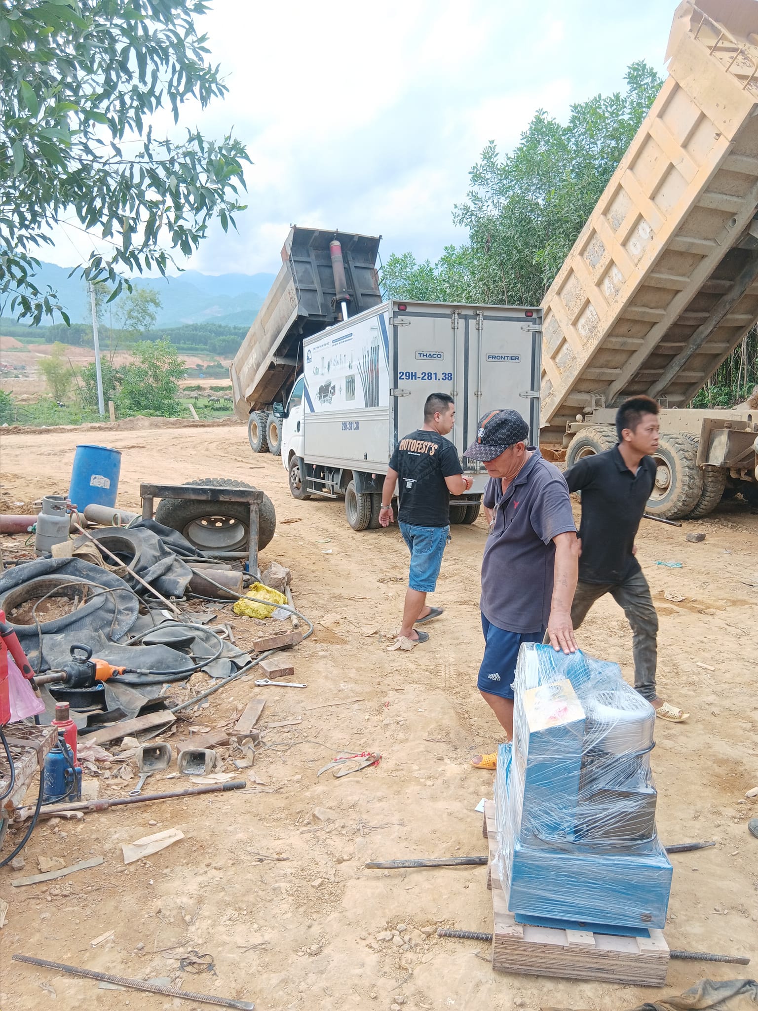 Giao máy bấm ống thuỷ lực về Quảng Ngãi